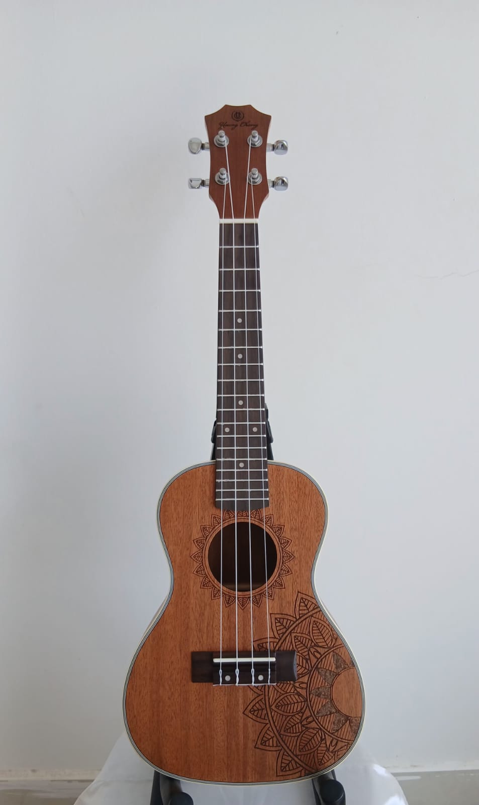 Concert Ukulele Sapele wood 23 inches ( U 092 ) Mandala flower design
