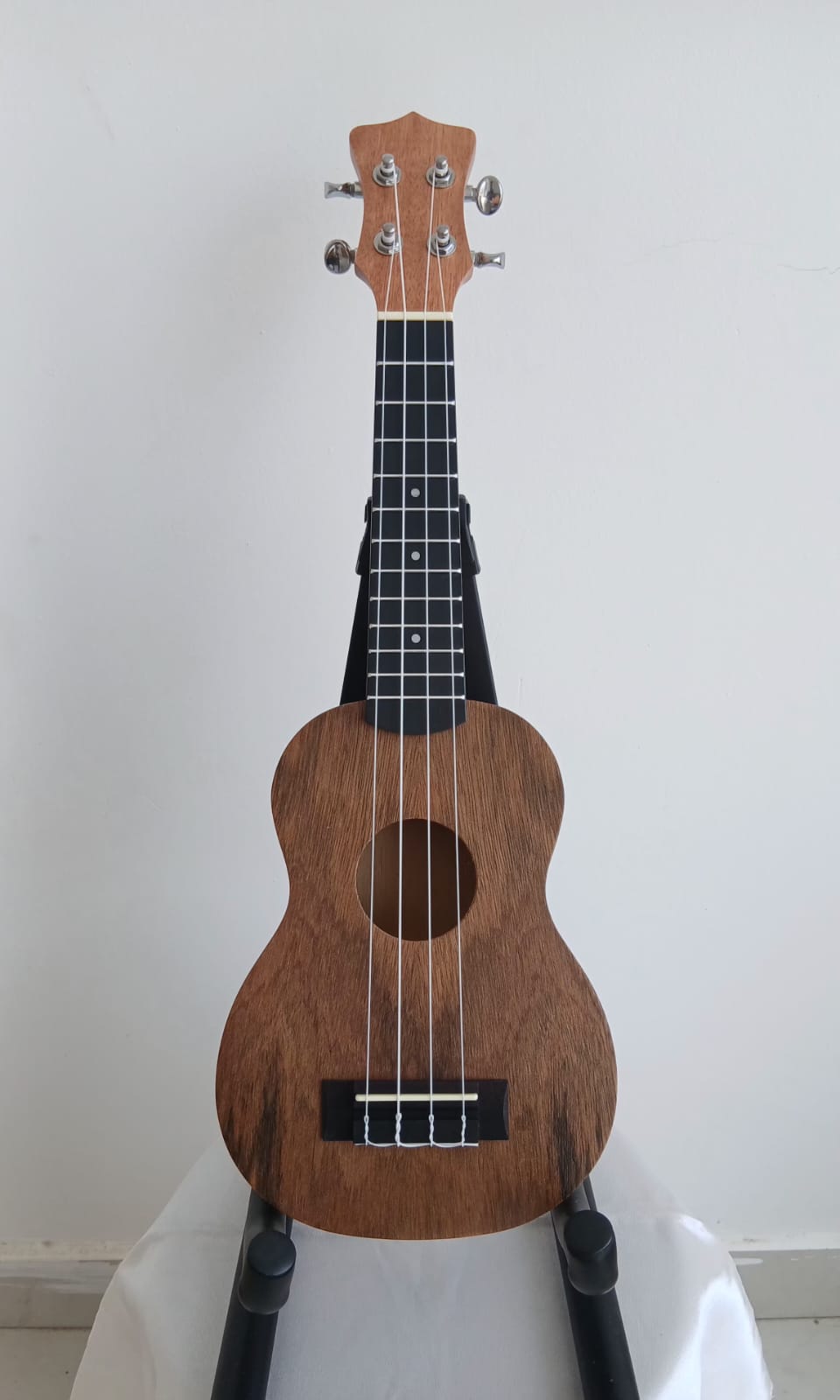 Soprano Ukulele Sapele wood 21 inches ( U 098 )