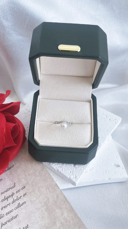 Silver ring with Fresh water pearl Crown shaped band