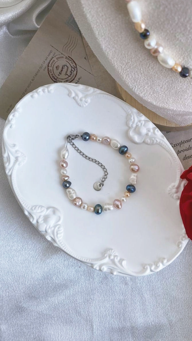 Fresh water pearl set necklace with bracelet coloured