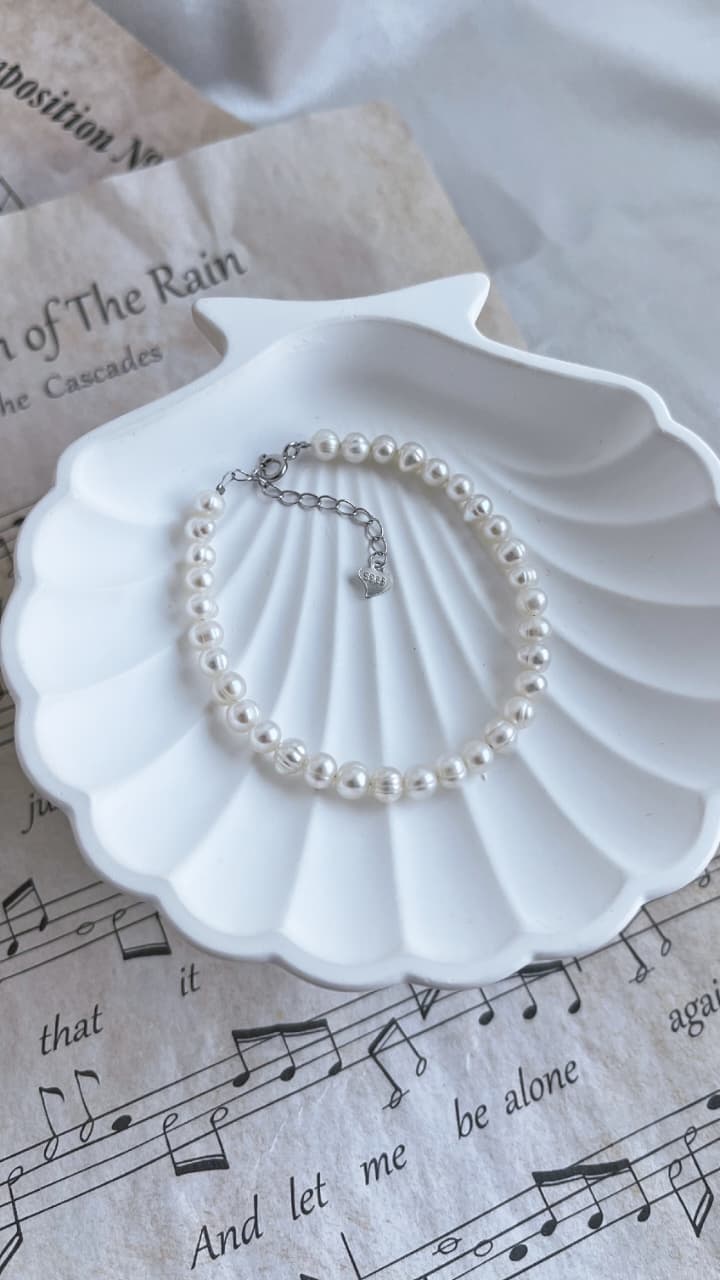 Fresh water pearl jewelleryset 4-6mm pearls natural white colour handmade