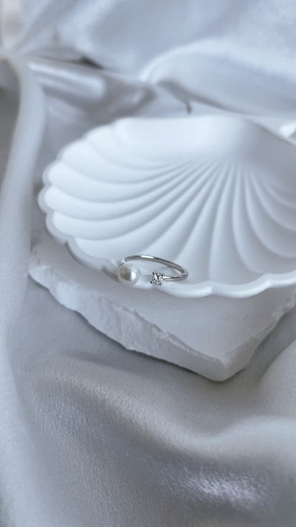 Silver 925 Ring with white Fresh water pearl and clear zircon stone Free size band