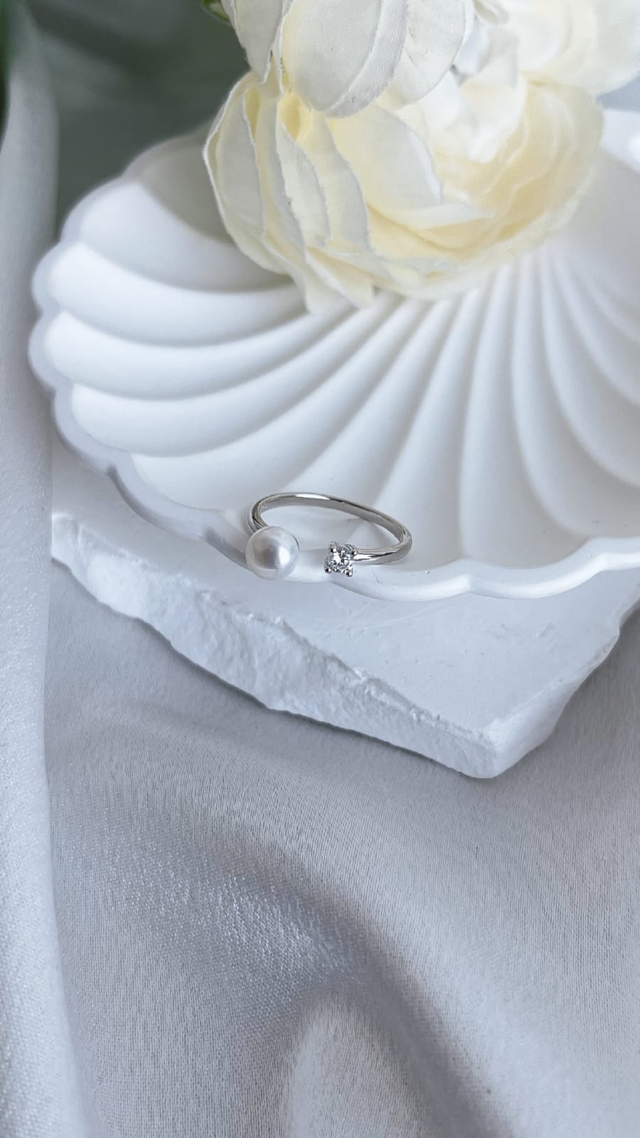 Silver 925 Ring with white Fresh water pearl and clear zircon stone Free size band