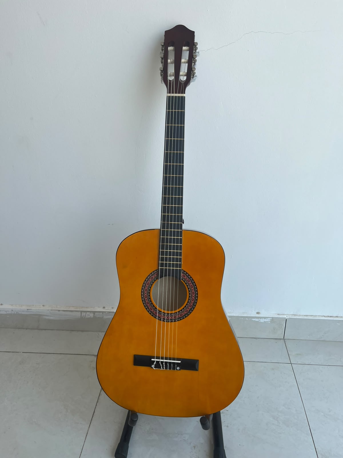 Classical guitar 38 inches Base wood (yellow glossy)
