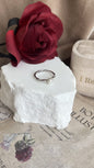 Silver 925 Ring with white Fresh water Pearl centreSilver 925 Ring with white Fresh water Pearl centre