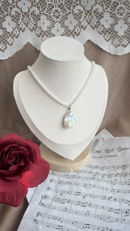 Baroque white fresh water pearl pendant/ necklace