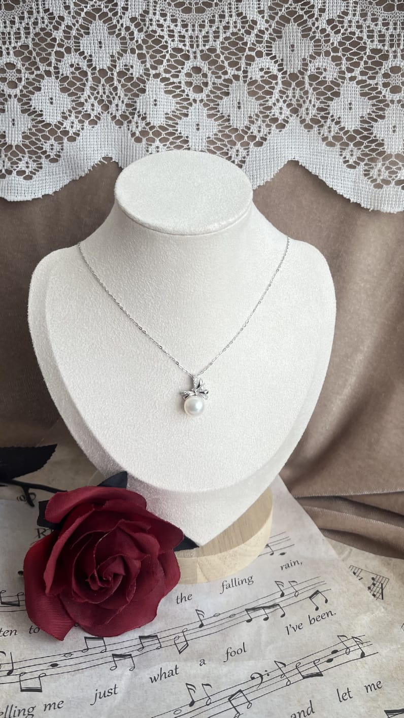 Silver 925 pendant with white fresh water pearl and zirconia (bow)