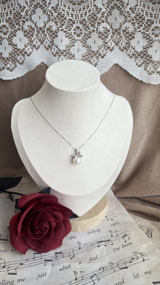 Silver 925 pendant with white fresh water pearl and zirconia (bow)