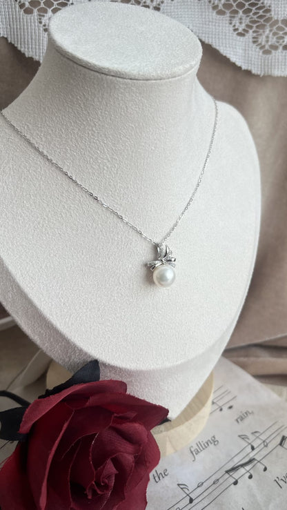 Silver 925 pendant with white fresh water pearl and zirconia (bow)