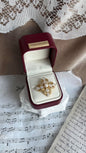 Vintage design brooch with fresh water pearl centre