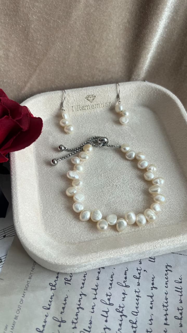White Fresh water pearl Bracelet and Earring set 6-7mm pearl