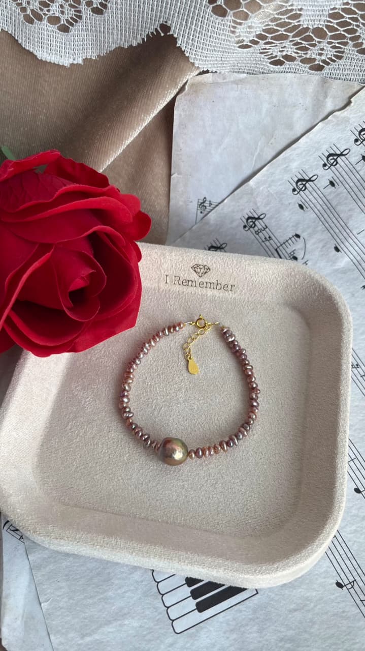 Purple Fresh water 2-2.5mm pearl bracelet with 9-10mm centre pearl, silver 925 golden plated parts