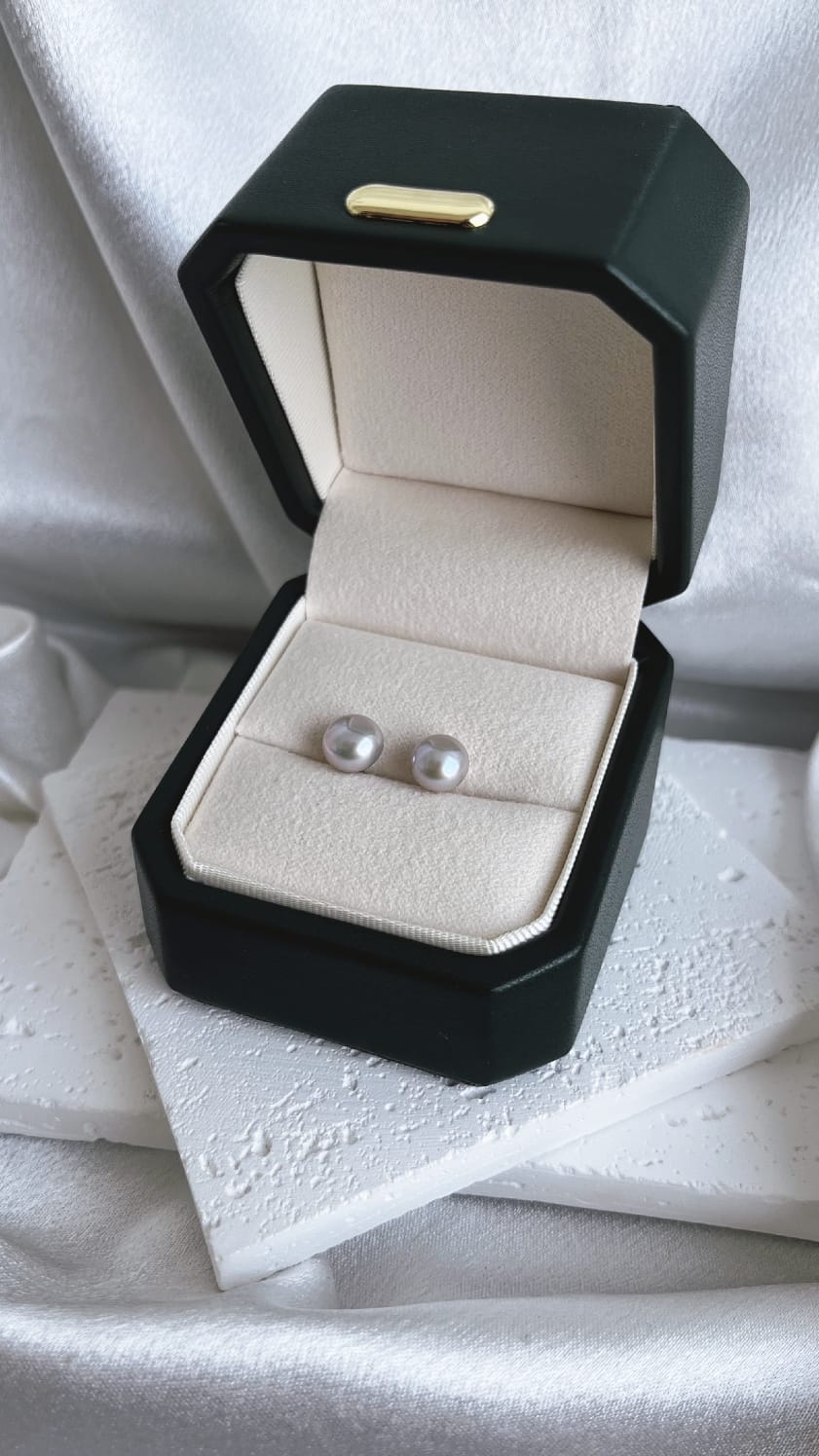 Fresh water pearls with silver grey colour 5-6mm/8-9mm 2 sizes silver needle classnical desig