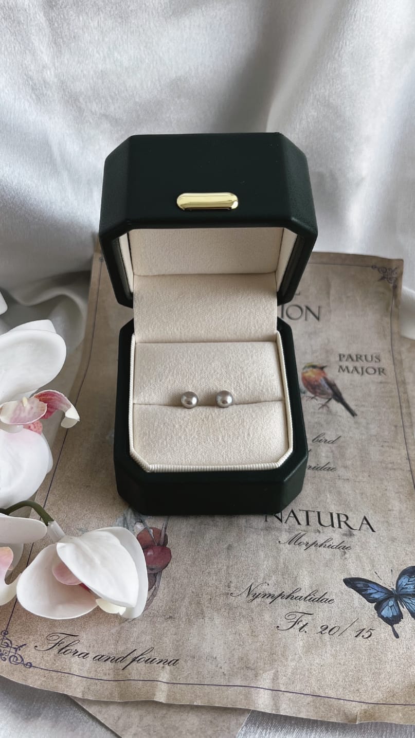 Fresh water pearls with silver grey colour 5-6mm/8-9mm 2 sizes silver needle classnical desig