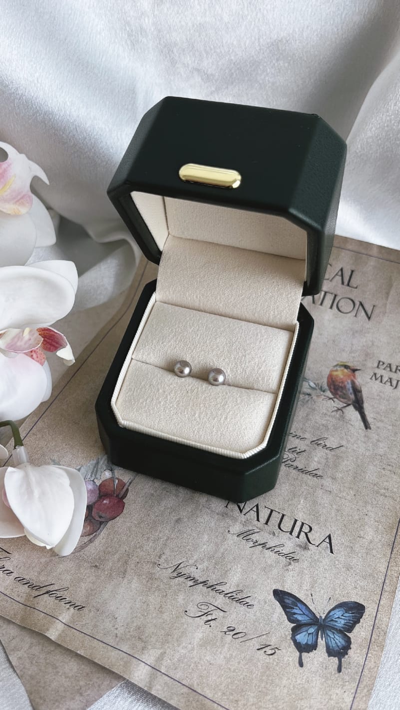 Fresh water pearls with silver grey colour 5-6mm/8-9mm 2 sizes silver needle classnical desig